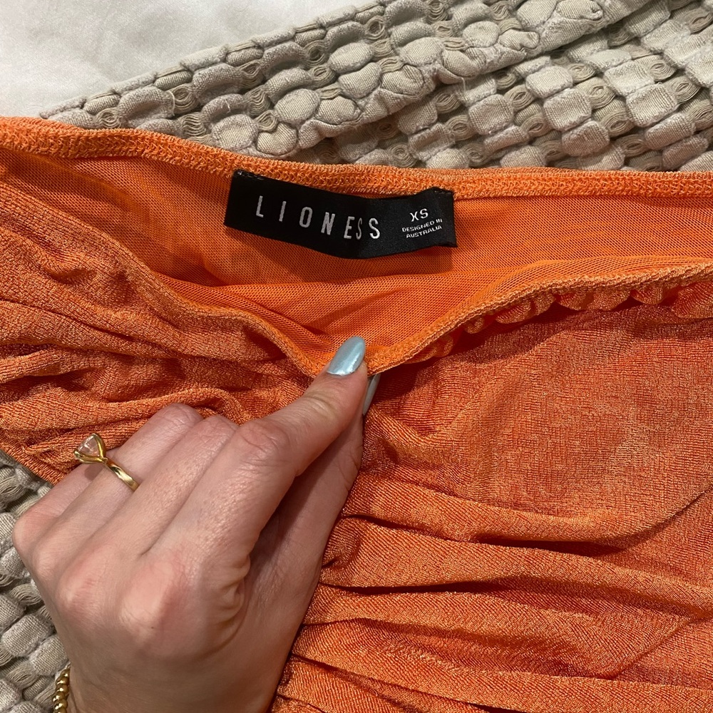 NWOT Lioness mini REVOLVE orange one shoulder scrunch sexy Miami dress going out - Picture 3 of 3